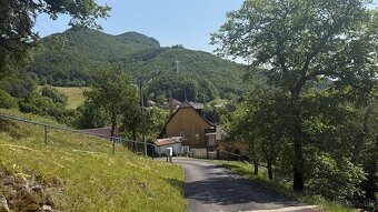 EXKLUZÍVNE - ZÁHRADA S CHATKOU V KRÁSNOM PROSTREDÍ KREMNICKÝ - 3