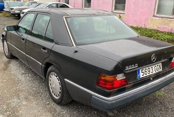 Mercedes W124 E300d - 3
