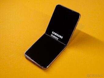 Samsung Galaxy Z Flip4 5G 128GB Purple – Ako nový - 3