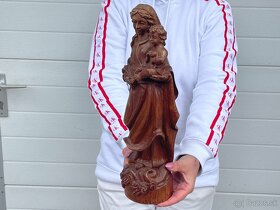Dřevěná socha Panna Marie s Ježíškem zdobená růžičkama - 3