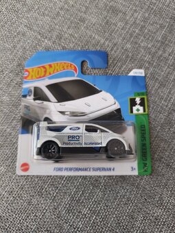 Hot Wheels autíčka - dodávky a suv - 3