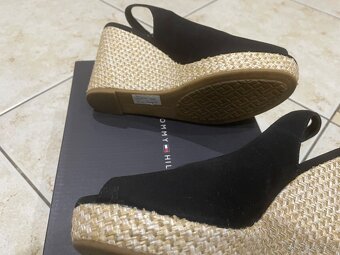 Predám sandále Tommy Hilfiger 39,originál,raz obuté - 3
