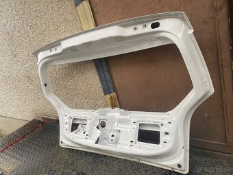 VW UP zadna kapota - 3