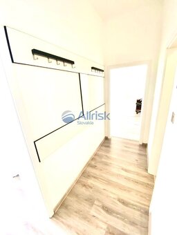Exkluzívny prenájom obchodných priestorov v centre Malaciek - 3