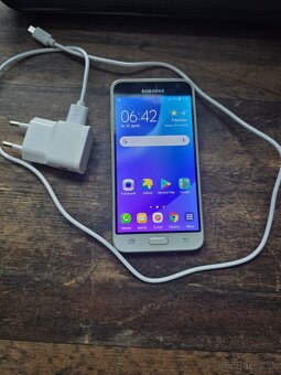 Samsung Galaxy J3 2016 - 3