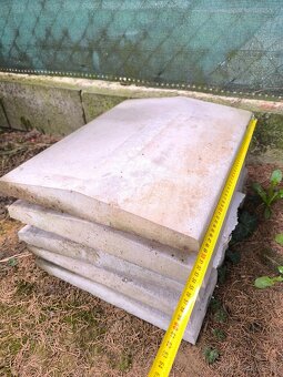 Predám 5ks betonových plotových striešok - 3