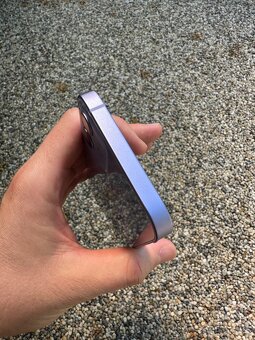 iPhone 12 - baterie 94% - 3