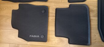 Fabia 4 - vanicka do kufra + gumene rohoze - 3