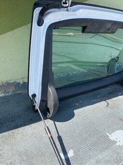 Superb 2 zadne okno sedan - 3