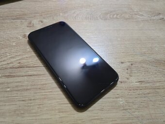 Iphone XR plnefunkcny ma len jemne znamky pouzivania telefon - 3
