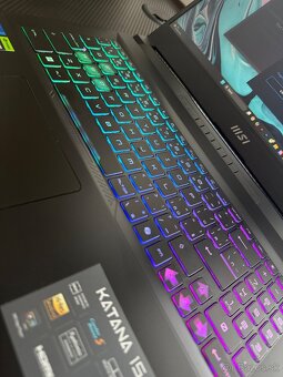 MSI KATANA 15, 64 GB/NVIDIA RTX 4060 8GB/i7-13620H/1 TB SSD - 3