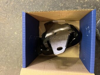 Silentbloky Lemforder VW Amarok 3.0 tdi 35 eur kus - 3
