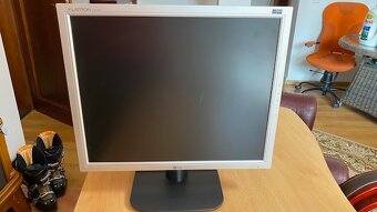 Predám zachovalé LCD monitory - 3