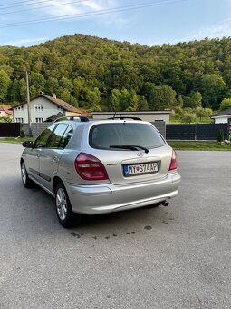 Nissan Almera N16 hatchback - 3