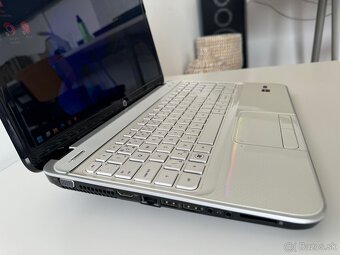 Maximálne zachovalý notebook HP Pavilion G6 biely - 3