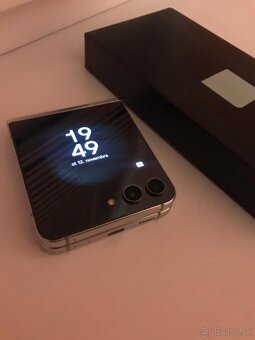 Samsung galaxy z flip 5  /512GB - 3