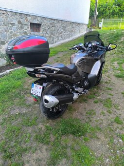 Kawasaki GTR 1400 - 3