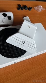 Predám Xbox Series S 500GB - 3