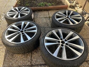 Sada 19 originál Jaguar XE S diskov s pneu Pirelli - 3