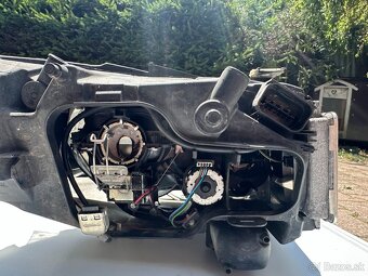 Predne Svetlá na BMW 320d (e90 e91 e92) na - 3