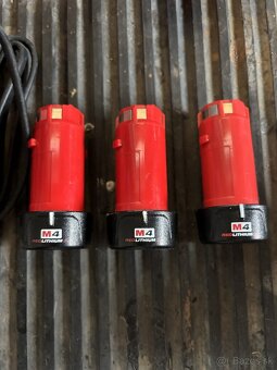 Vŕtací skrutkovač Milwaukee M4D - 3