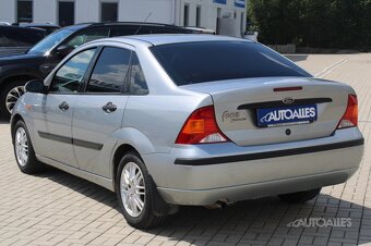 Ford Focus 1,6 i 74 kW SEDAN - 3