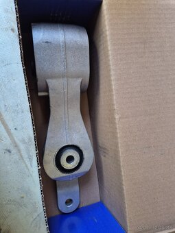 Spodny silenblok motora - 3