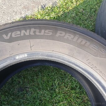 Predám gumy hankook 235/60 R17 - 3