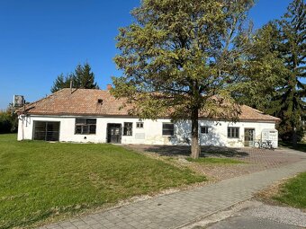 Budova v centre obce Žihárec. - 3