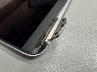 Macbook Air (M1, 2020) Display - 3