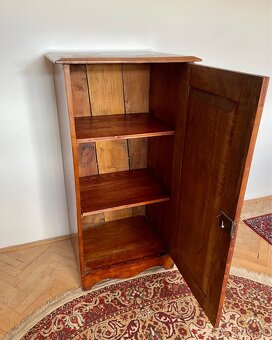 Stará masívna komoda - 3