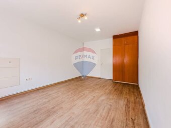 Kancelária na prenájom| Námestie SNP -Banská Bystrica - 3