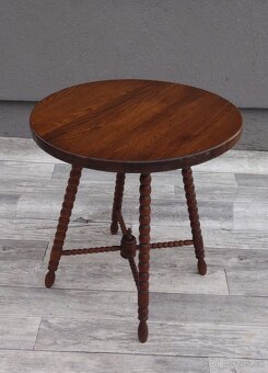 Stolík s točenými nohami. - 3