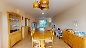 Na predaj rozmerný rodinný dom s pozemkom 2480 m2 v Dubnici - 3