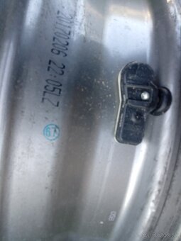 Hyundai i20 16"... originál hliníkové disky, snímače TPMS - 3