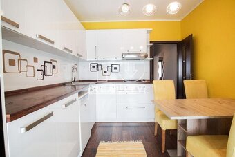 Moderný 3-izbový byt s výhľadom na Karpaty a balkónom,... - 3