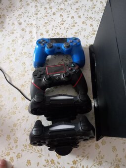 Playstation 4 - 3