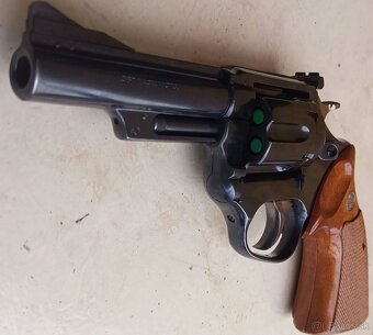 Astra .357 Magnum - 3