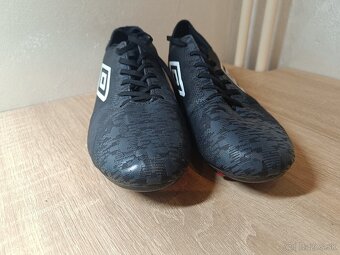 Predám kopačky UMBRO - 3