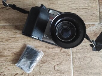 .Olympus Camedia C-3000 Zoom. - 3