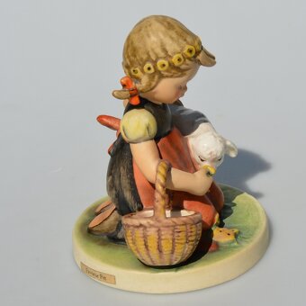 Hummel starožitná porcelánová soška - Dievčatko s ovečkou - 3