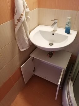 Predám sprchovací kút s umývadlom a skrinkou - 3