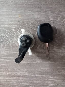 Predám vložku zámku na soferove dvere renault Thália rok2011 - 3
