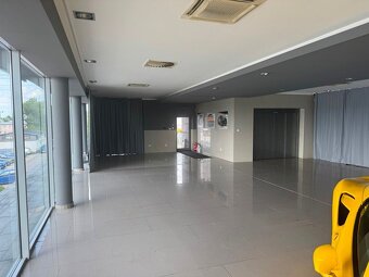 Prenájom Obchodného priestoru (napr. auto showroom) - 3