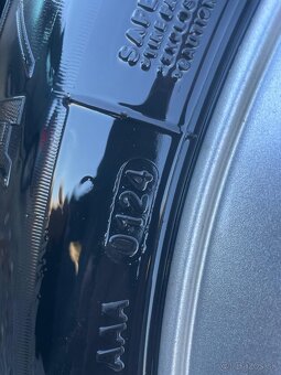 5x108 235/65 R17 - 3