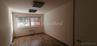 komerčný priestor 24 m2, v centre B. Bystrice, Nám. Slobody - 3