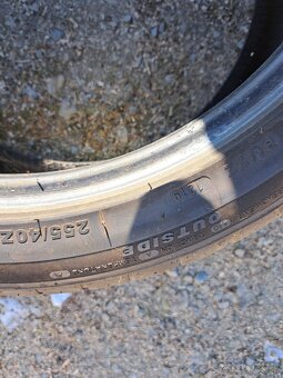 Predám pneu  255/40 r19 - 3