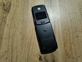 NEFUNKČNÁ Motorola Razr V3 - 3