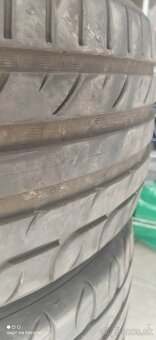 235/40 R19 - 3