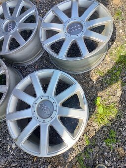 4ks alu disky orig. Audi 5x112 r18 4ks 160 euro - 3